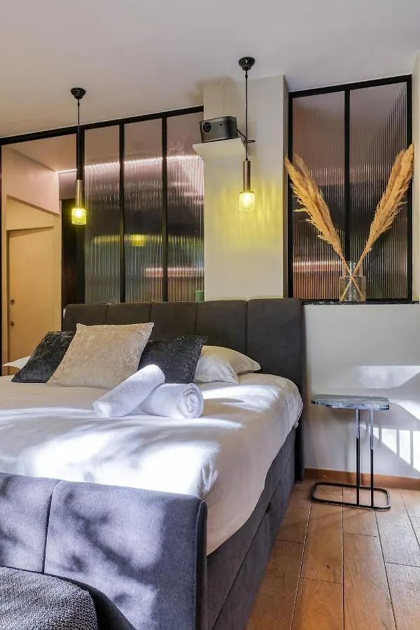Montaigne Executive Suite Paryż